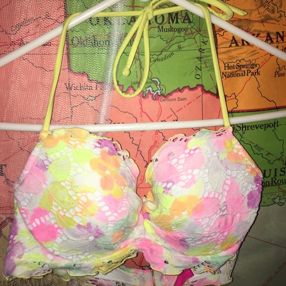 Adorable 2-Piece Victoria’s Secret Bathing Suit - Picture 2 of 7